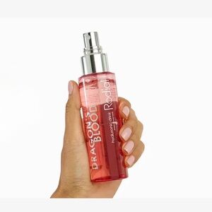 Rodial Dragon’s Blood Hyaluronic Drink (hydrate&tone) Setting Spray Toner Mist